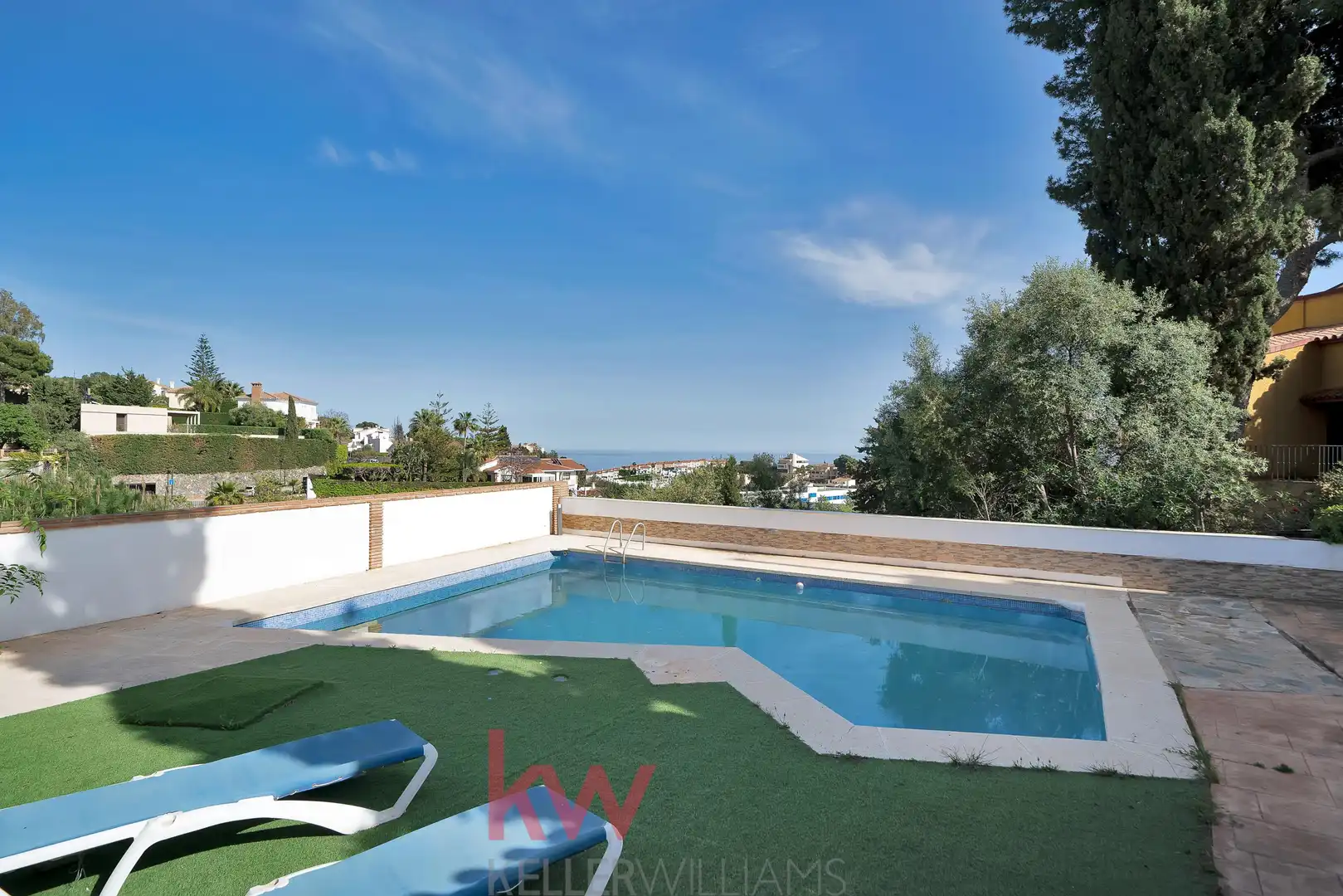 Piscina de Casa o xalet en venda en Málaga amb Aire condicionat, Calefacció i Jardí privat