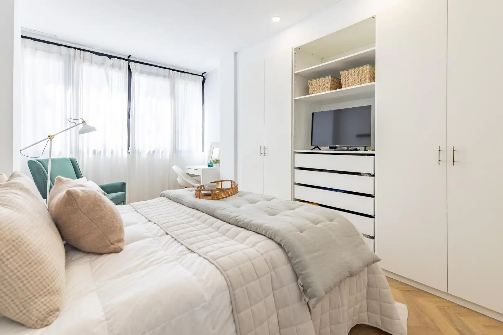 Bedroom of Flat for rent in Valencia  with Air Conditioner, Heating and Storage room