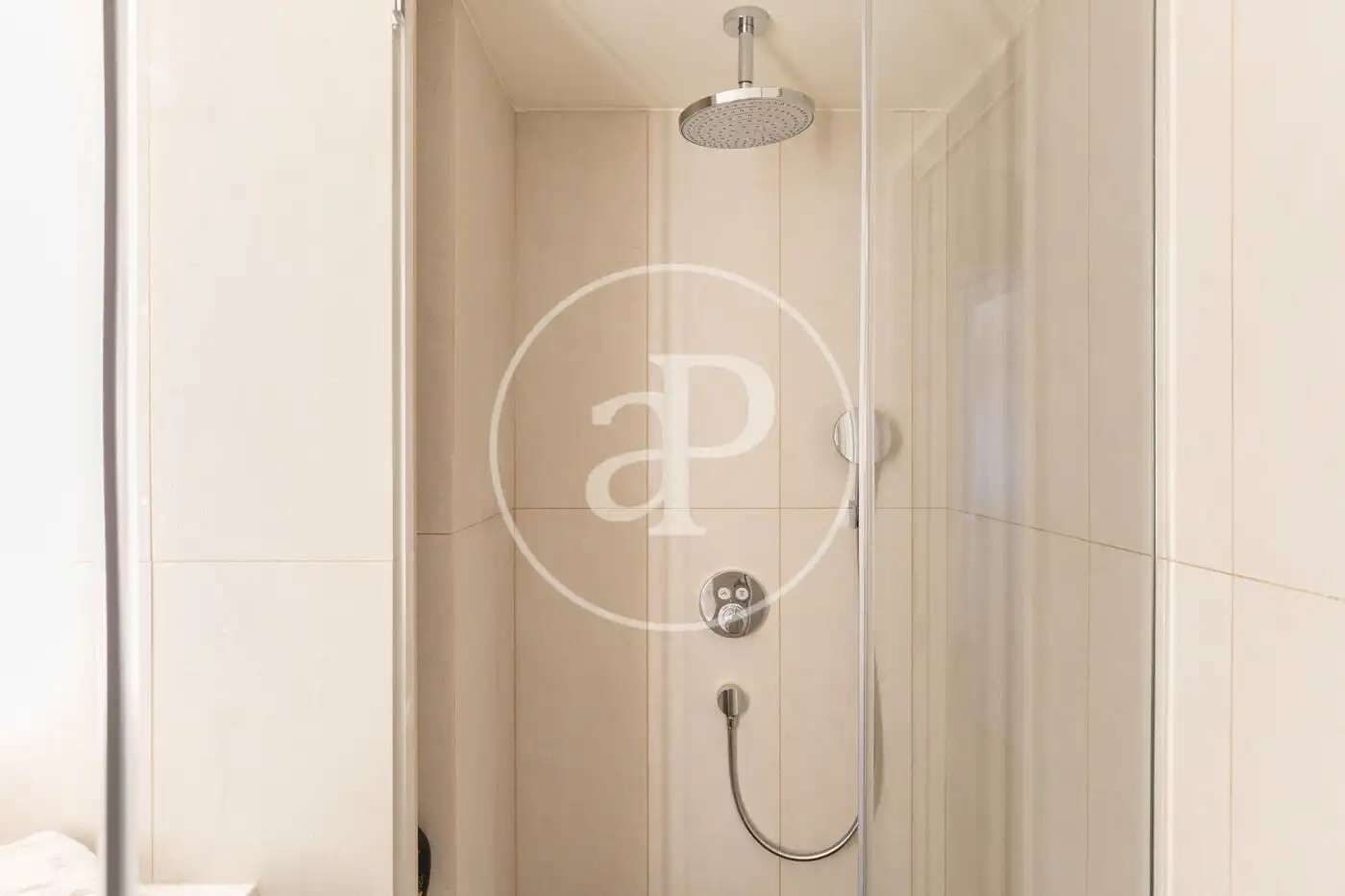 Bany de Dúplex en venda en Barcelona amb Aire condicionat, Calefacció i Jardí privat