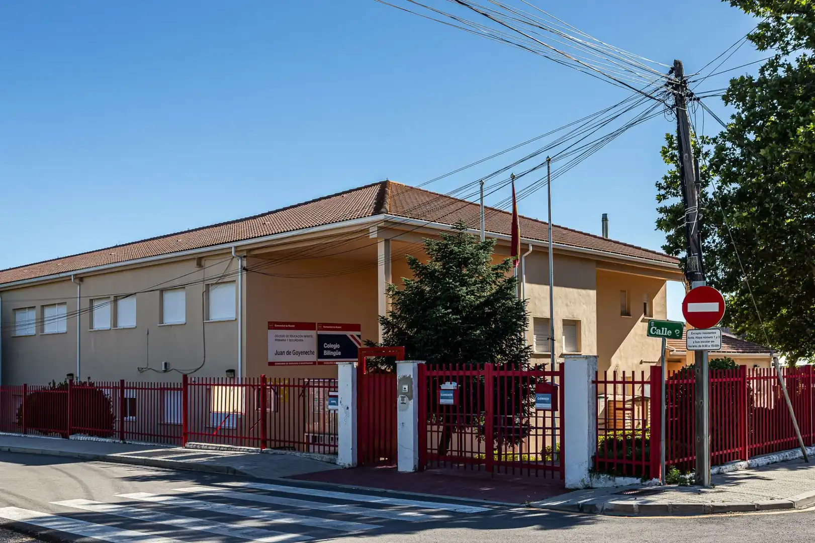 Vista exterior de Casa o xalet en venda en Nuevo Baztán amb Aire condicionat, Calefacció i Jardí privat