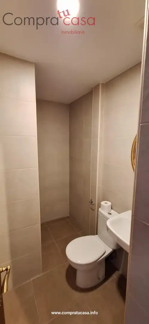 Bany de Pis de lloguer en Segovia amb Calefacció, Terrassa i Moblat