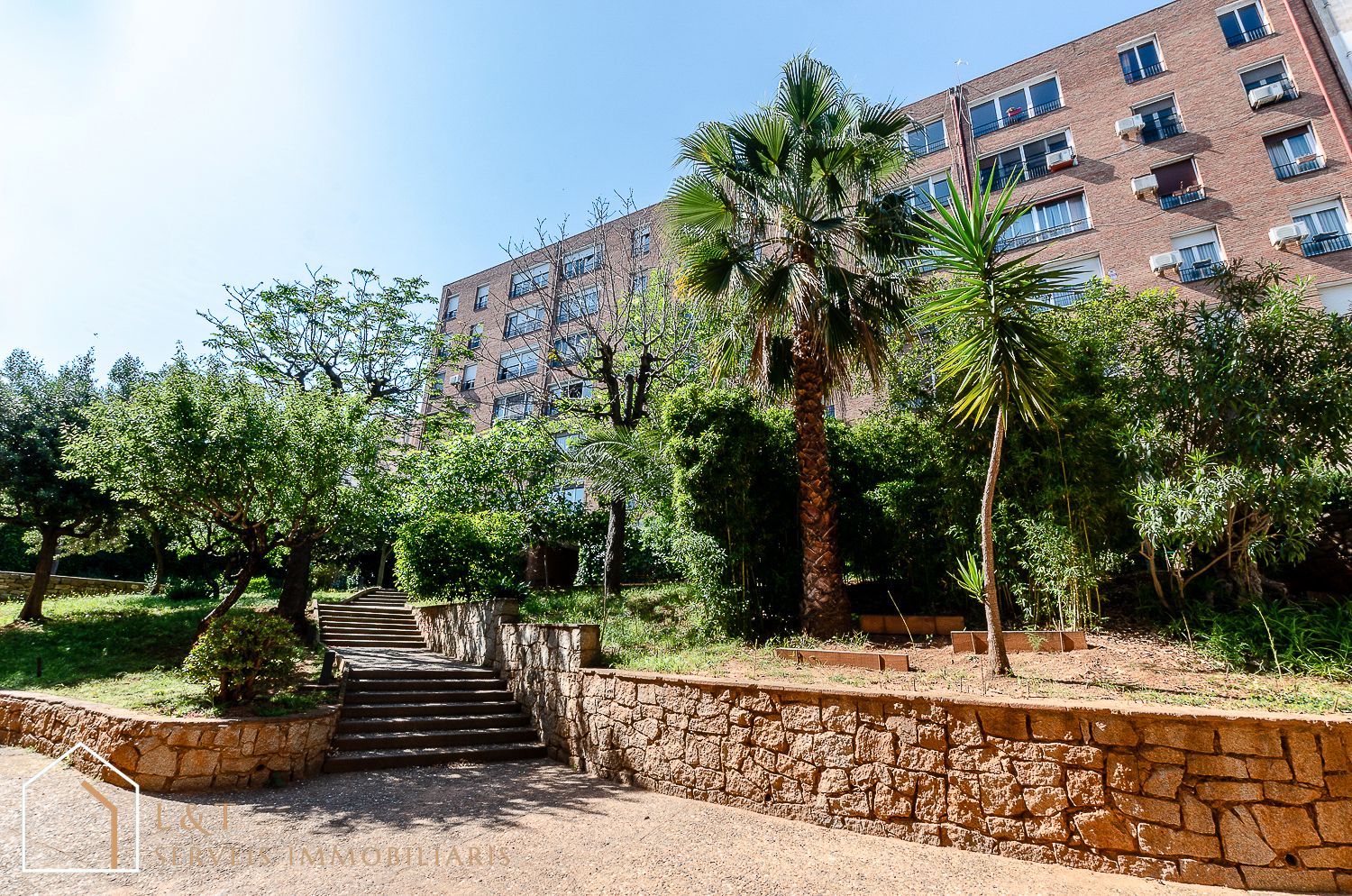 Exterior view of Planta baja for sale in  Barcelona Capital  with Heating, Terrace and Furnished