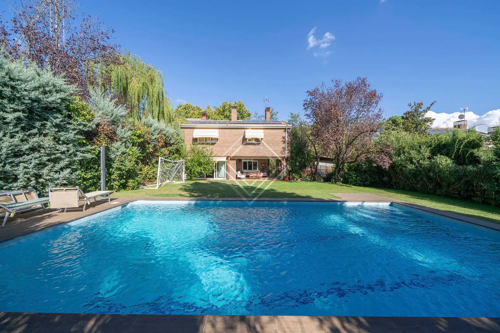 Semi-detached house with pool for sale in Moncloa - Aravaca