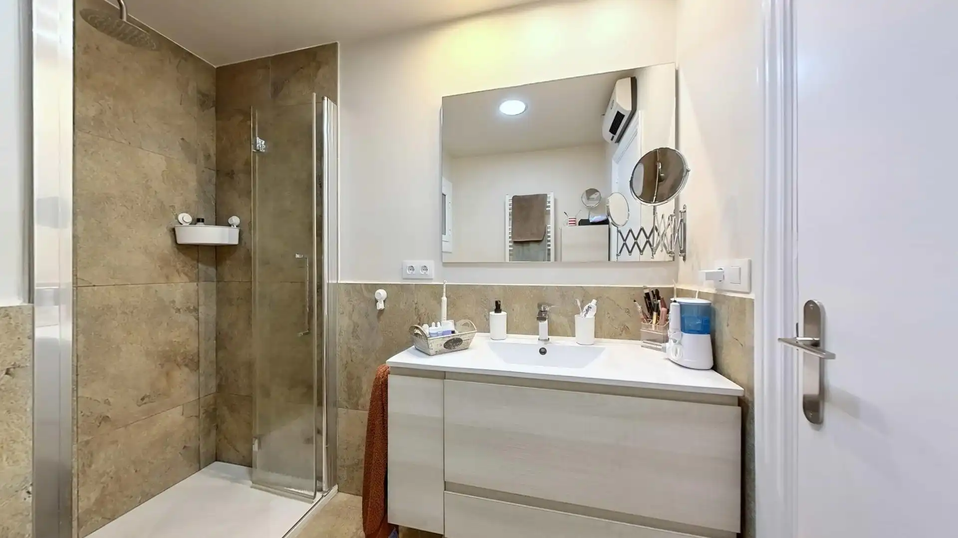 Baño de Planta baja en venta en Santa Coloma de Gramenet con Aire acondicionado, Calefacción y Terraza