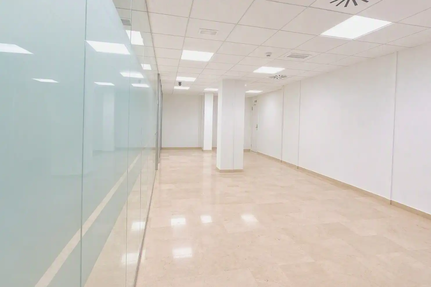 Office space with lift to rent in Avinguda del Comte de Sallent, imagen 3