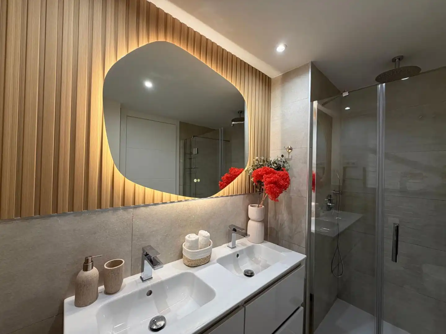 Bathroom of Flat for sale in Estepona  with Air Conditioner, Heating and Terrace