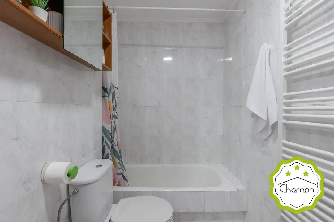 Badezimmer von Wohnung zum Verkauf in Bilbao  mit Heizung, Privatgarten und Abstellraum