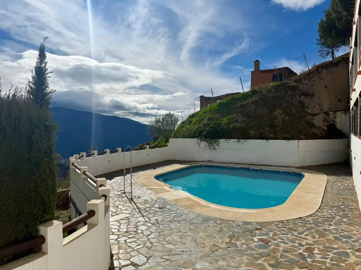 Piscina de Piso en venta en Carataunas con Calefacción, Terraza y Piscina comunitaria