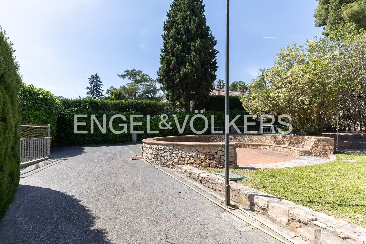 Vista exterior de Casa o xalet en venda en Náquera amb Calefacció, Jardí privat i Terrassa