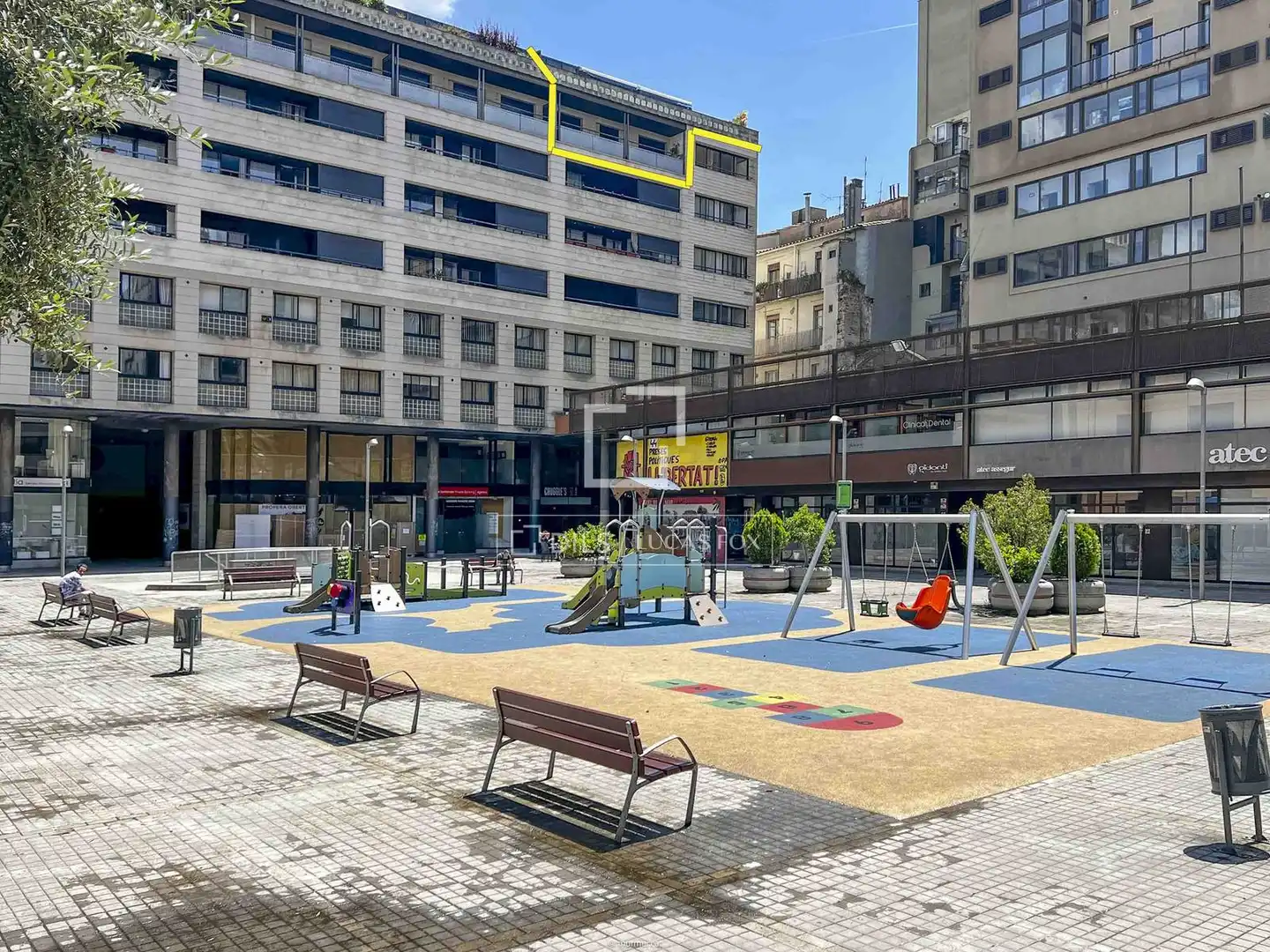 Außenansicht von Dachboden zum Verkauf in Girona mit Klimaanlage, Heizung und Terrasse