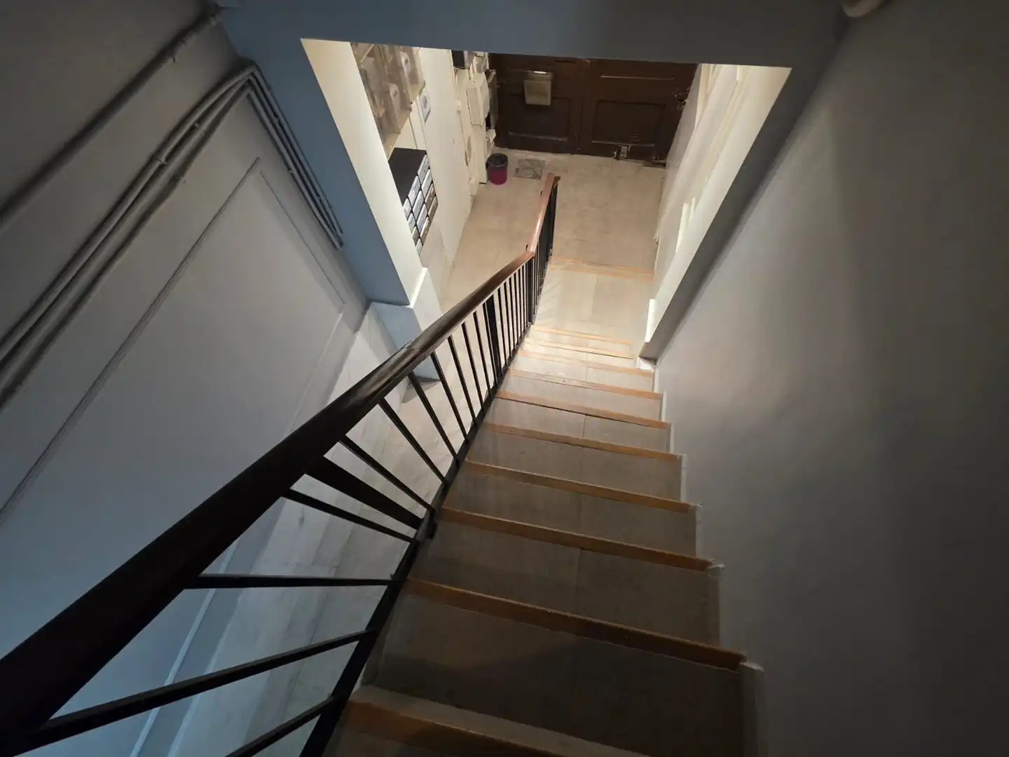 Wohnung zum Verkauf in Barcelona mit Klimaanlage, Parkett und Balkon