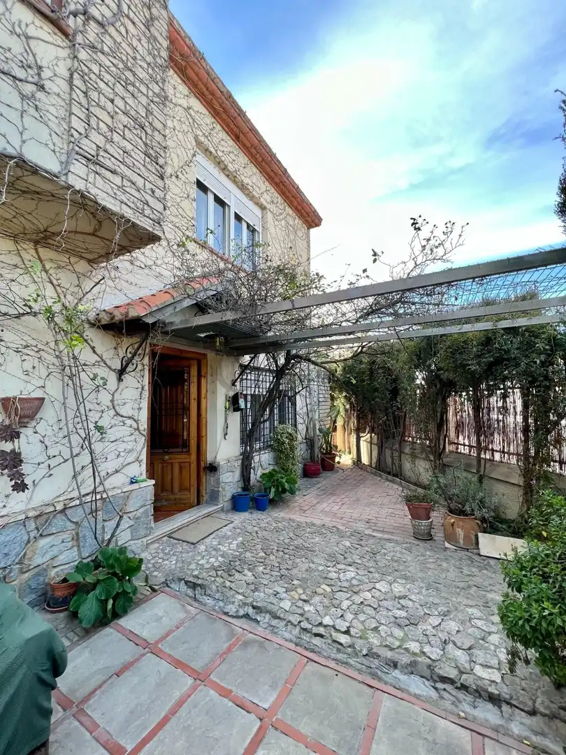 Vista exterior de Casa o xalet en venda en Biar amb Calefacció, Jardí privat i Terrassa