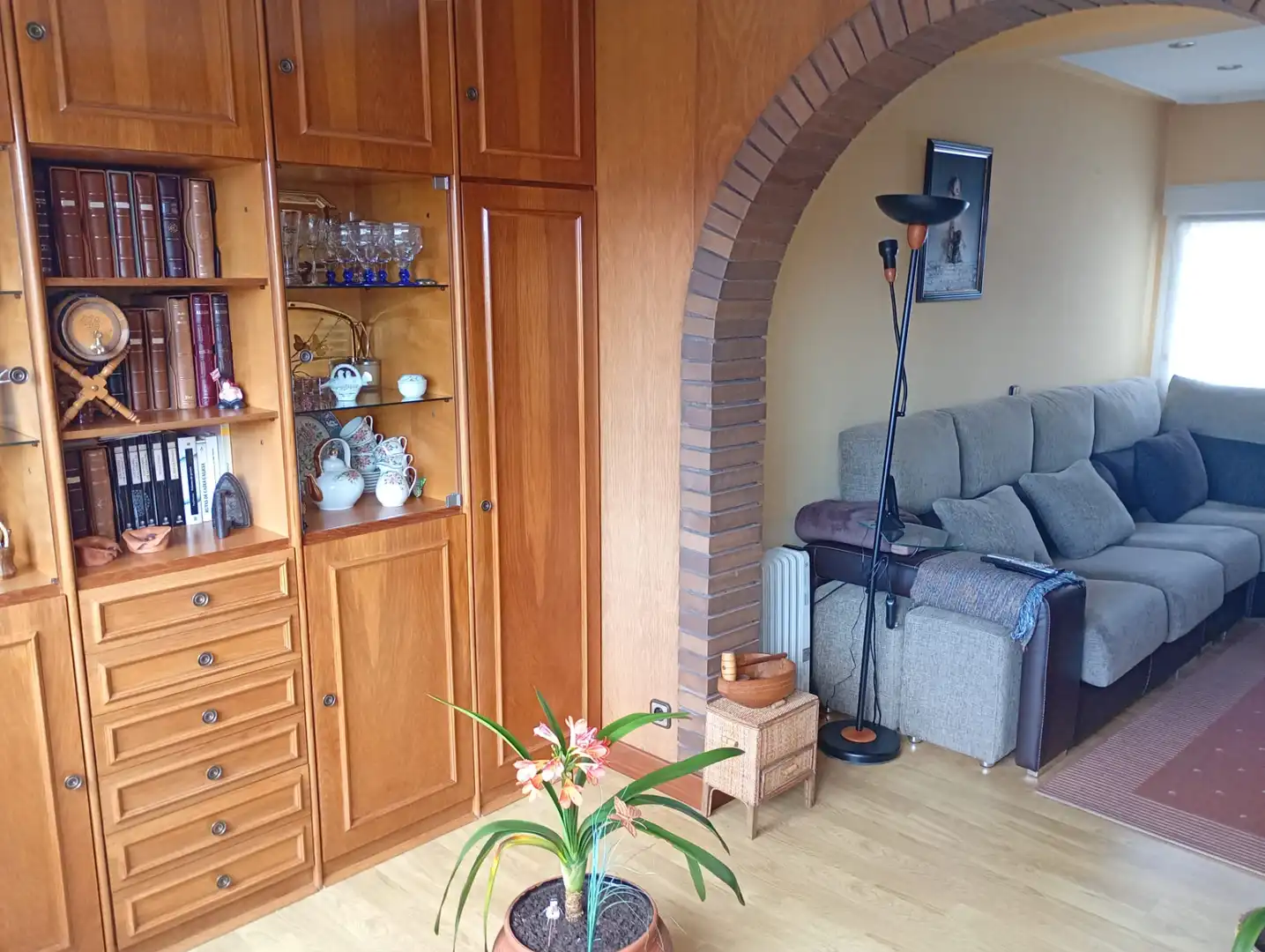 Living room of Flat for sale in Gijón   with Parquet flooring, Furnished and Oven