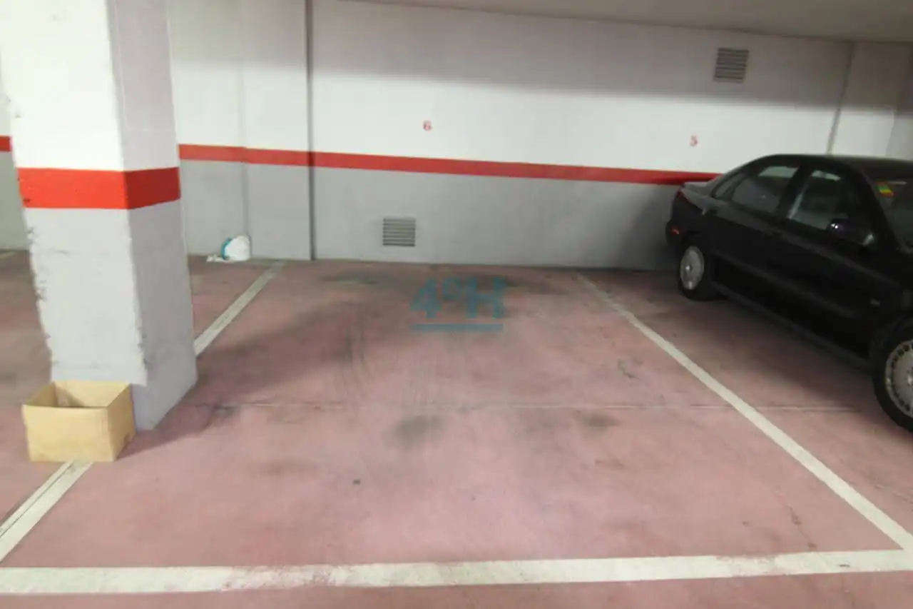 Parking of Study for rent in Ourense Capital   with Air Conditioner, Heating and Parquet flooring