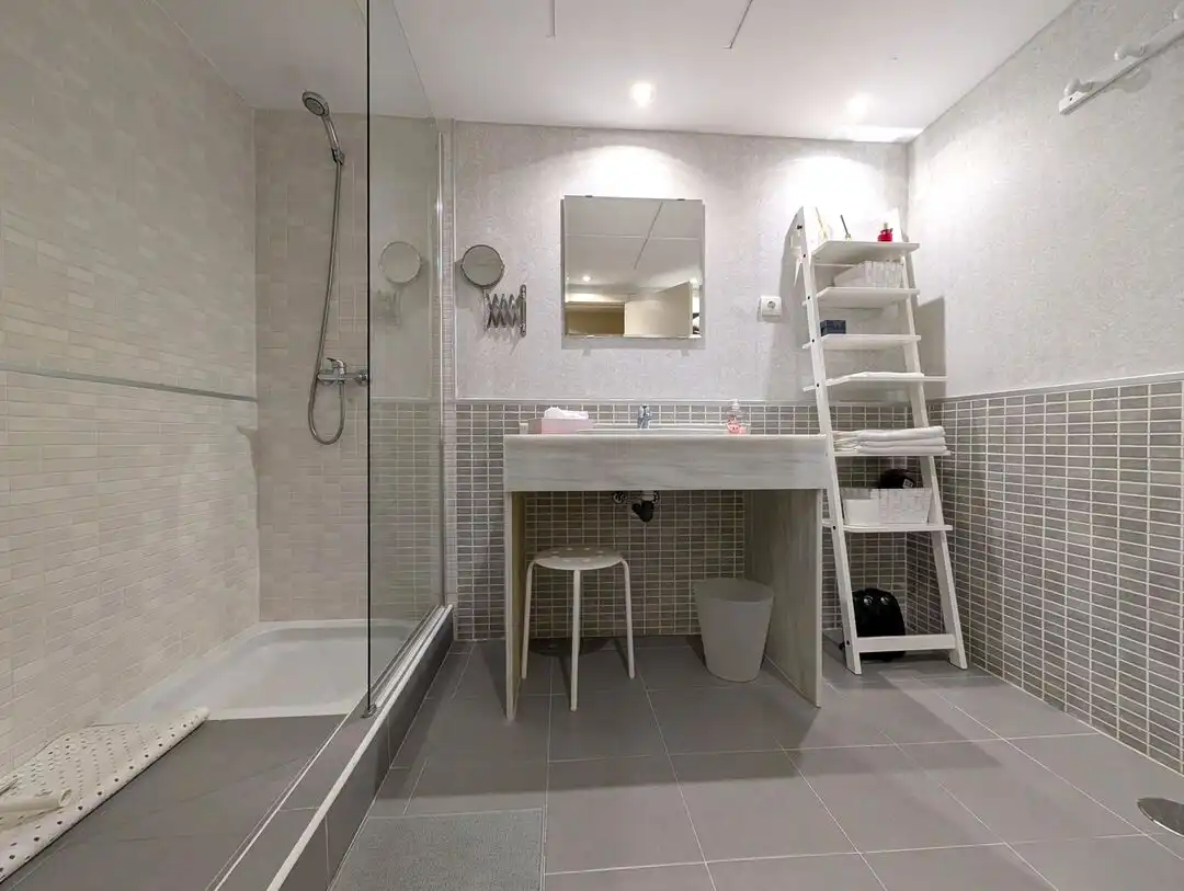 Bathroom of Apartments for sale in La Alcaidesa  with Air Conditioner, Heating and Terrace
