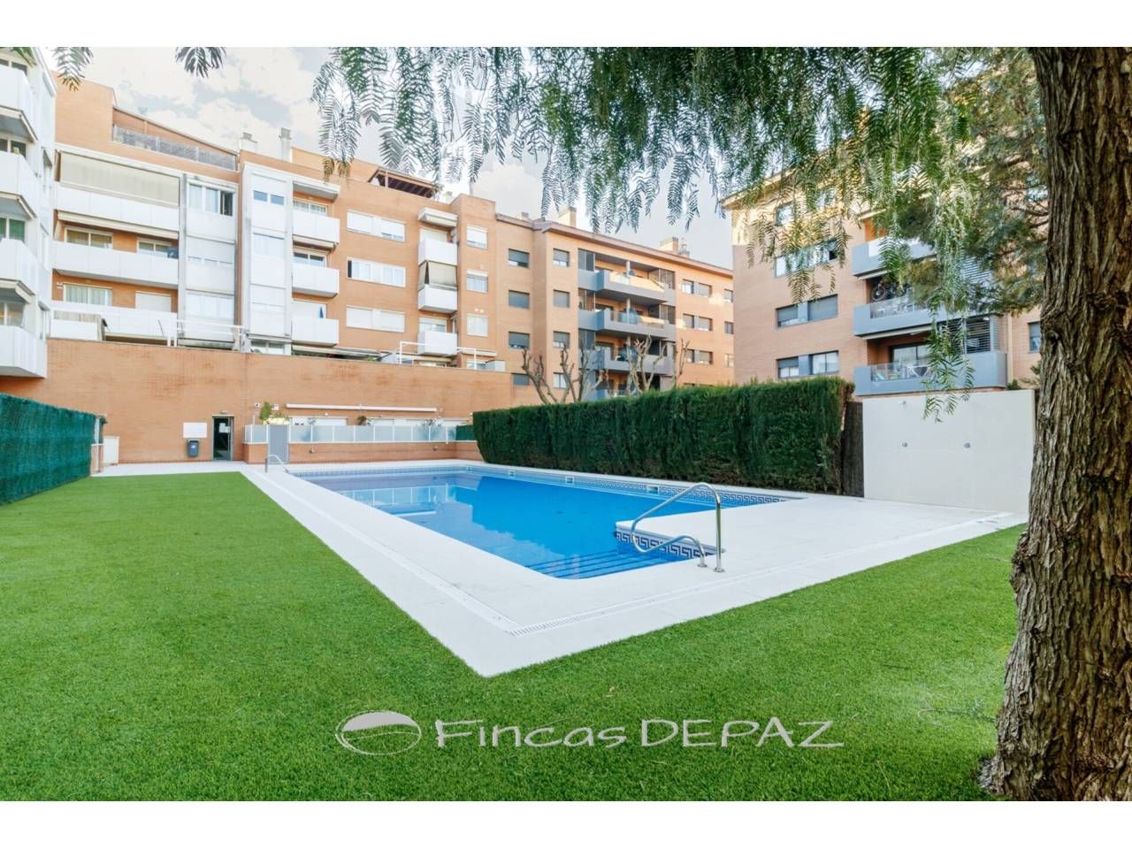 Piscina de Pis en venda en Castelldefels amb Calefacció, Jardí privat i Parquet