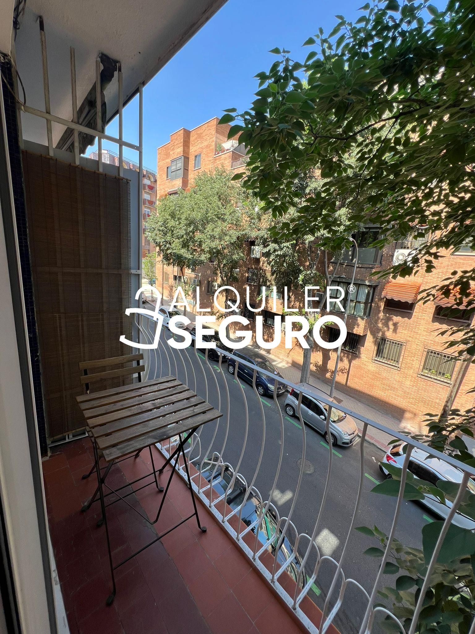 Vista exterior de Piso de alquiler en  Madrid Capital con Aire acondicionado, Calefacción y Terraza