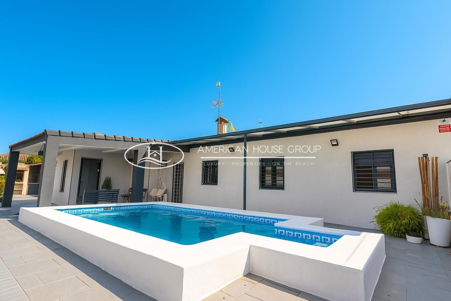 Piscina de Casa o xalet en venda en Chiclana de la Frontera amb Aire condicionat, Jardí privat i Terrassa