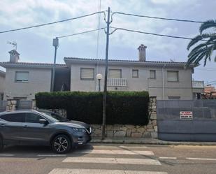 Vista exterior de Apartament en venda en Cambrils amb Aire condicionat, Terrassa i Moblat