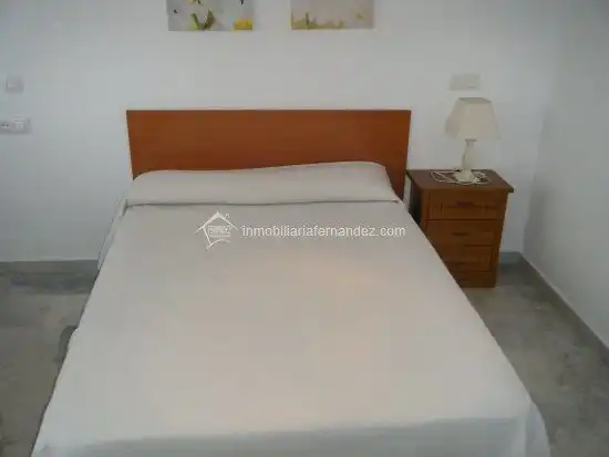 Habitación de Apartamento de alquiler en Cáceres con Calefacción, Terraza y Amueblado