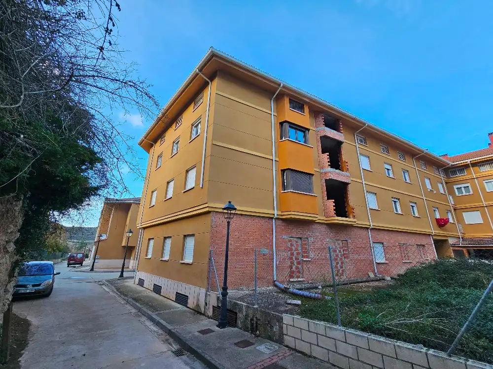 Außenansicht von Residential zum Verkauf in Pradoluengo