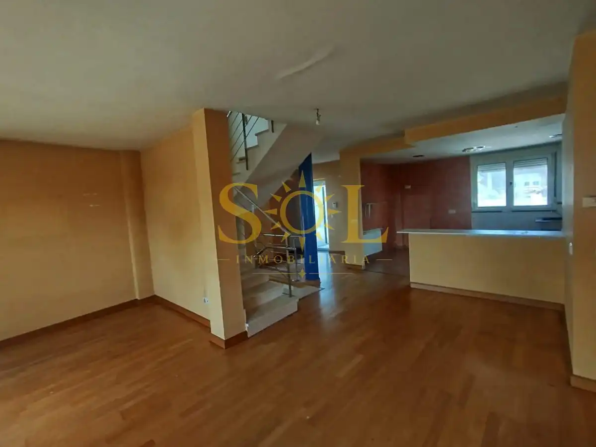 Casa adosada en venta en Sariegos con Calefacción, Jardín privado y Terraza