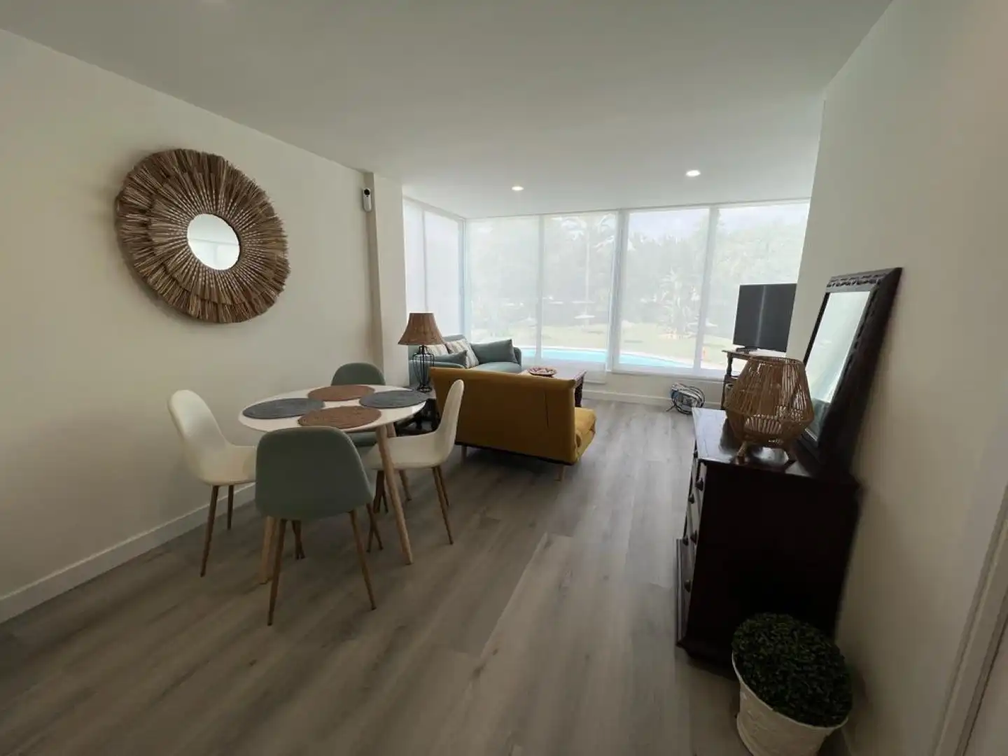 Wohnzimmer von Wohnungen zur Miete in Estepona mit Klimaanlage, Terrasse und Schwimmbad