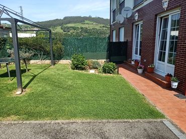 Detached house with balcony for sale in Barrio Rada 15