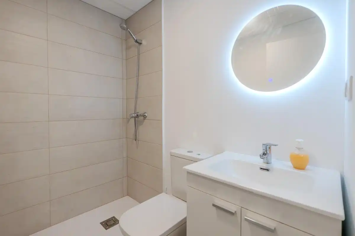Badezimmer von Erdgeschoss zum Verkauf in Pozuelo de Alarcón mit Klimaanlage und Heizung