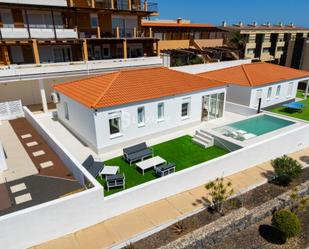 Vista exterior de Casa o xalet en venda en San Miguel de Abona amb Aire condicionat, Terrassa i Piscina