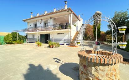 Vista exterior de Casa o xalet en venda en Úbeda amb Aire condicionat, Terrassa i Piscina