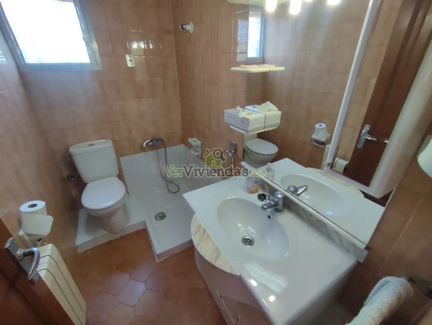 Bany de Casa o xalet en venda en Sant Andreu de la Barca amb Calefacció, Jardí privat i Terrassa