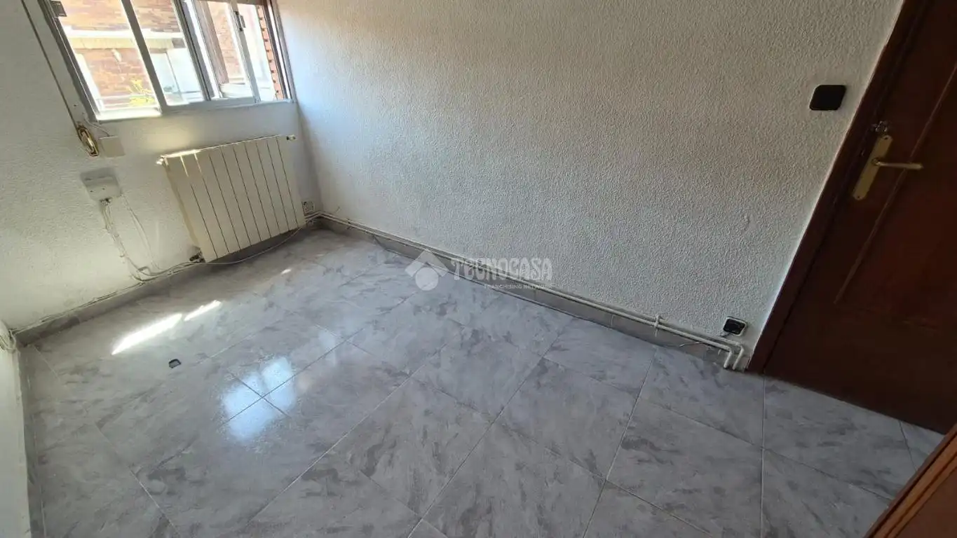Habitación de Piso en venta en Madrid con Calefacción y Terraza