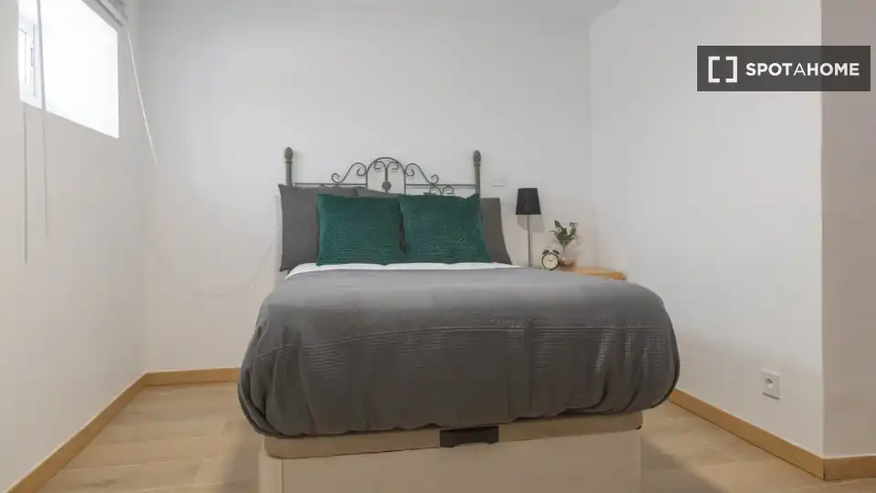 Habitación de Piso de alquiler en Madrid con Aire acondicionado, Calefacción y Amueblado