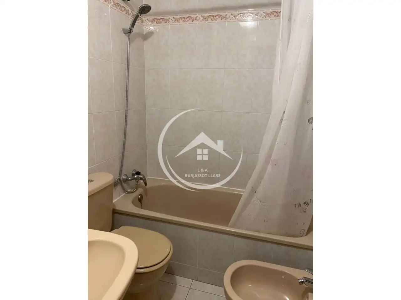 Bathroom of Flat for rent in Burjassot  with Furnished and Balcony
