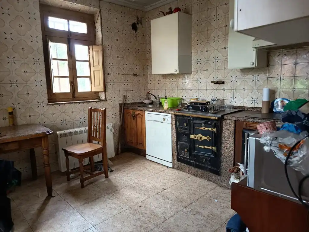 Cuina de Casa o xalet en venda en Llanera amb Moblat