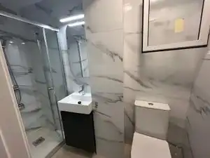 Badezimmer von Wohnung zur untervermieten in Granada mit Möbliert und Balkon