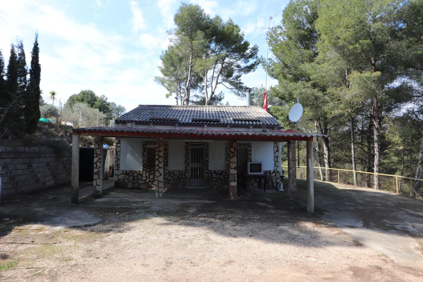 Außenansicht von Country house zum verkauf in Macastre mit Abstellraum