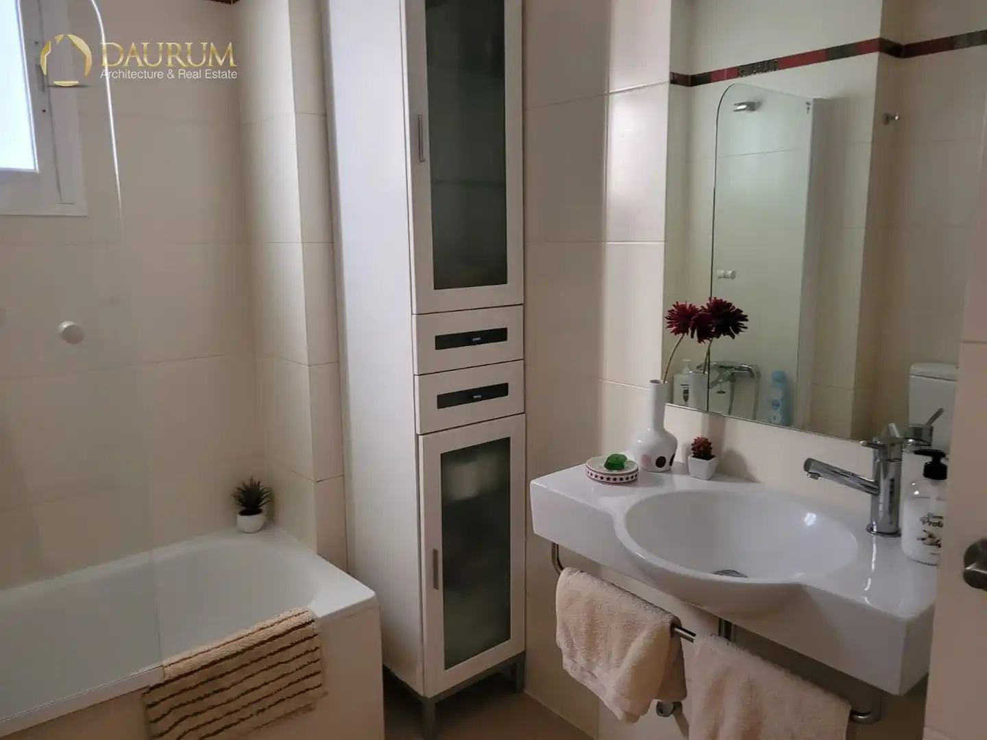 Bathroom of Flat for sale in Sevilla  with Air Conditioner, Heating and Terrace