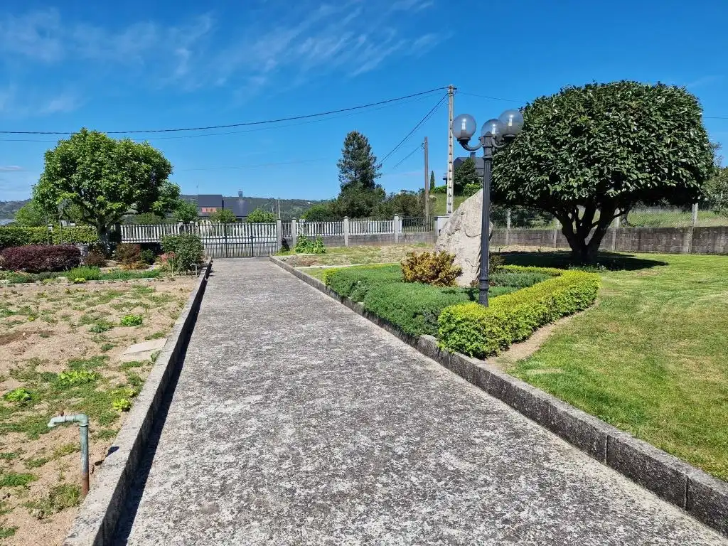 Casa o chalet en venta en Ourense Capital  con Calefacción, Jardín privado y Parquet