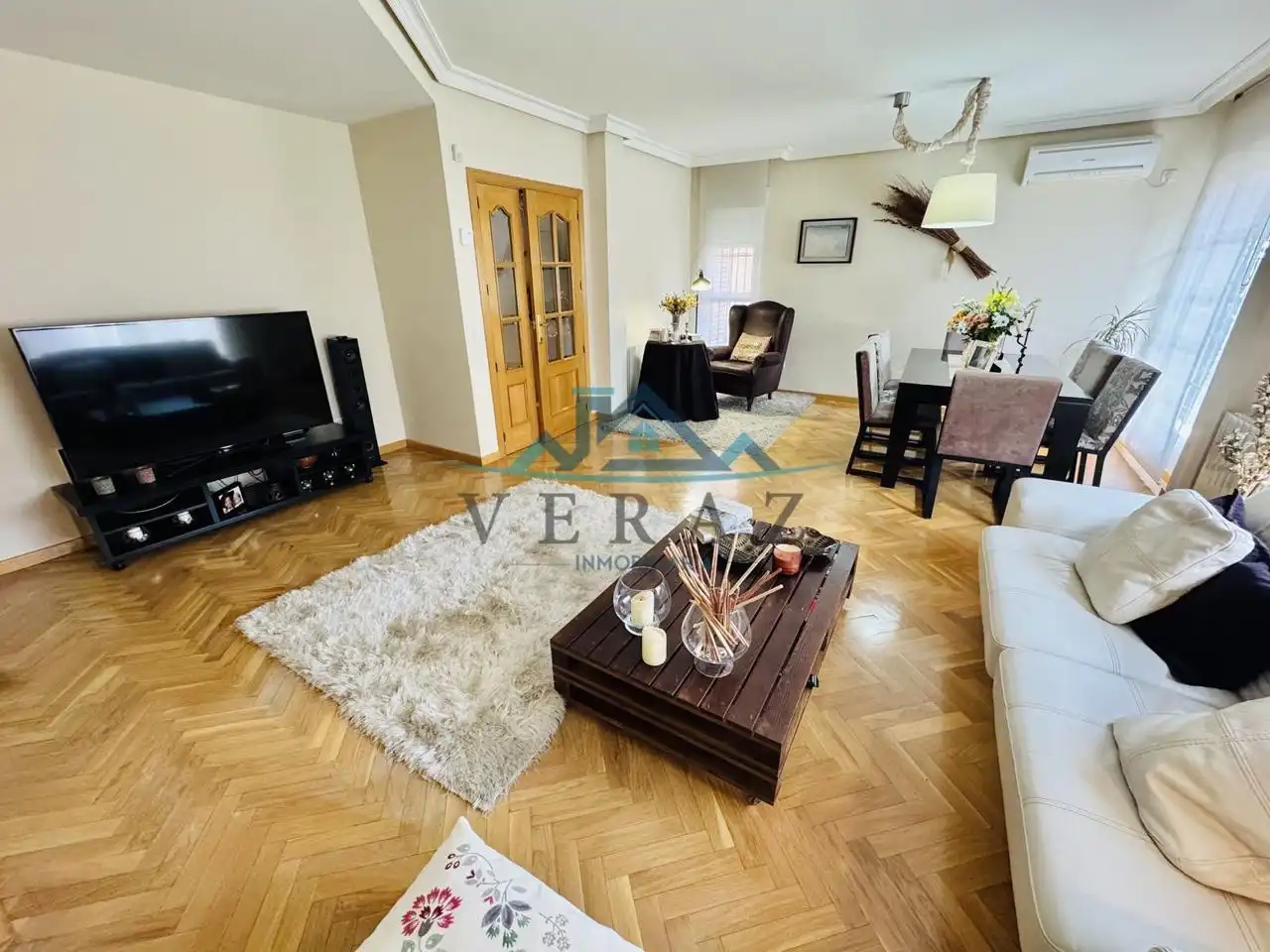 Sala d'estar de Casa o xalet en venda en Talavera de la Reina amb Aire condicionat, Calefacció i Jardí privat