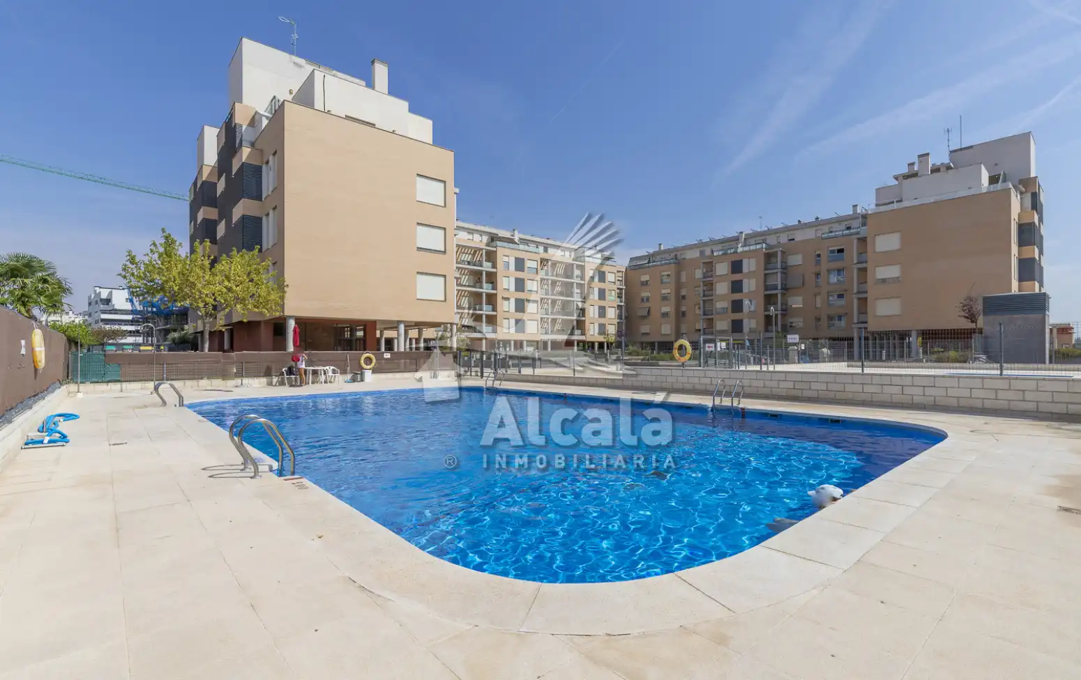 Außenansicht von Wohnung zum Verkauf in Alcalá de Henares mit Klimaanlage, Heizung und Privatgarten