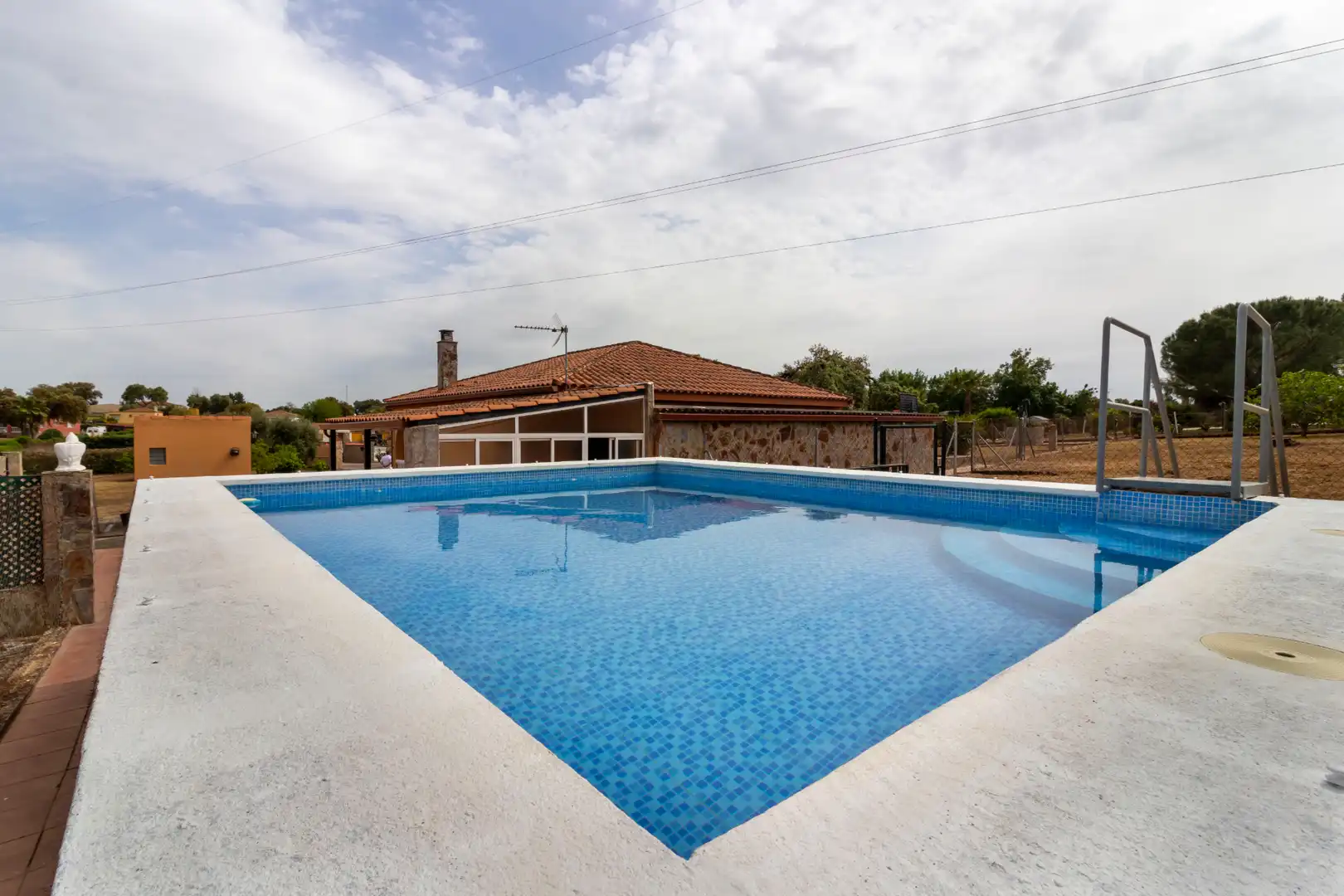 Schwimmbecken von Haus oder Chalet zum Verkauf in Badajoz mit Klimaanlage, Abstellraum und Schwimmbad