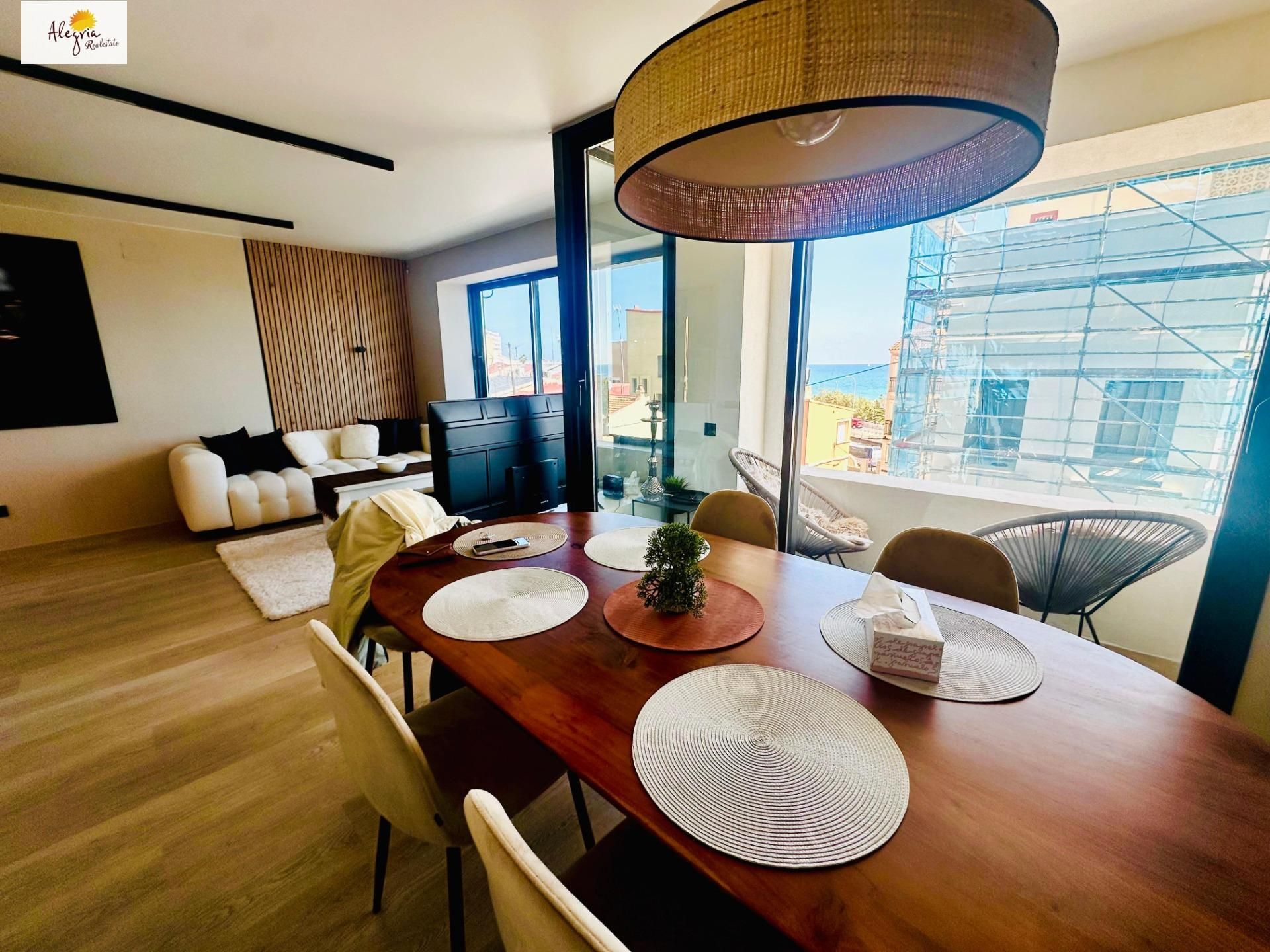 Menjador de Apartament en venda en Alicante / Alacant amb Aire condicionat, Calefacció i Balcó