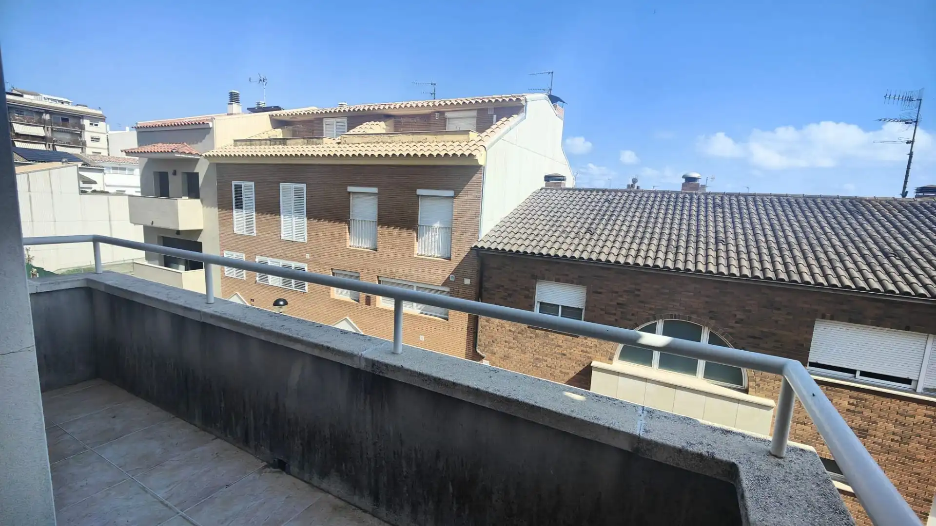 Vista exterior de Casa adosada en venda en Vilanova i la Geltrú