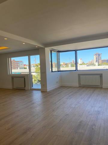 Piso en Alquiler en Avenida BRUSELAS en Guindalera