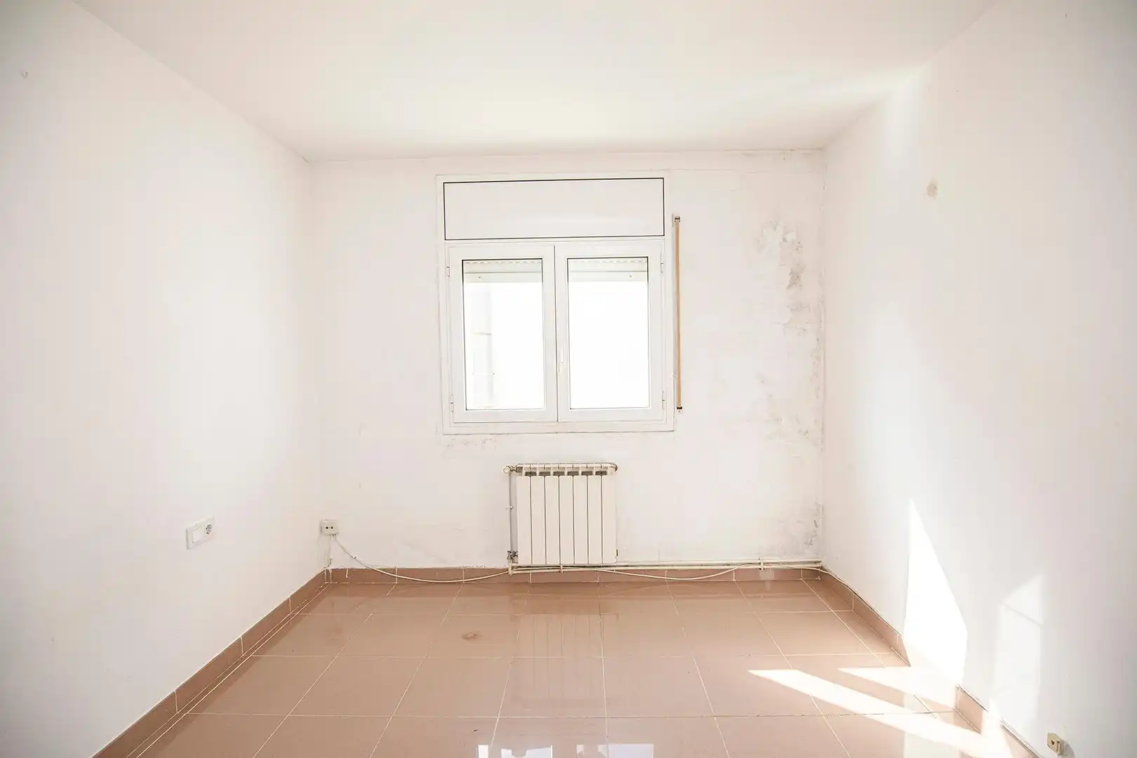 Dormitori de Casa adosada en venda en Salt amb Calefacció, Terrassa i Traster