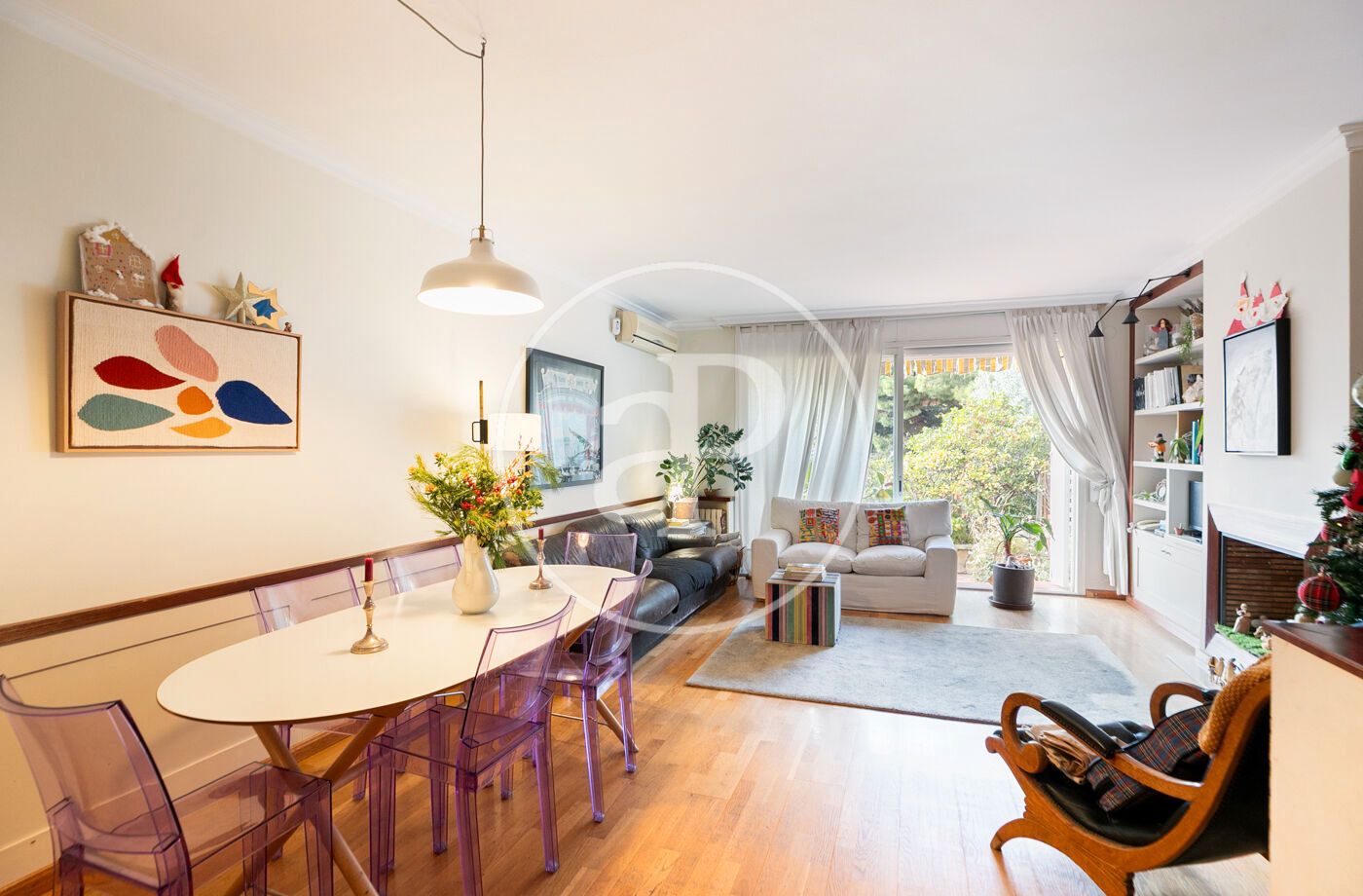 Vista exterior de Casa adosada en venda en Sant Just Desvern amb Aire condicionat, Calefacció i Jardí privat