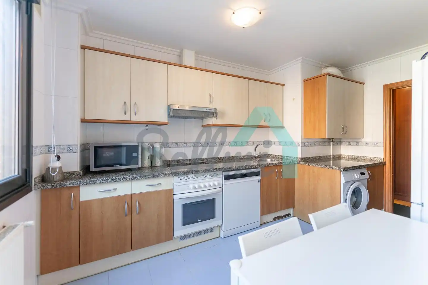 Kitchen of Flat for share in HUCA - La Cadellada