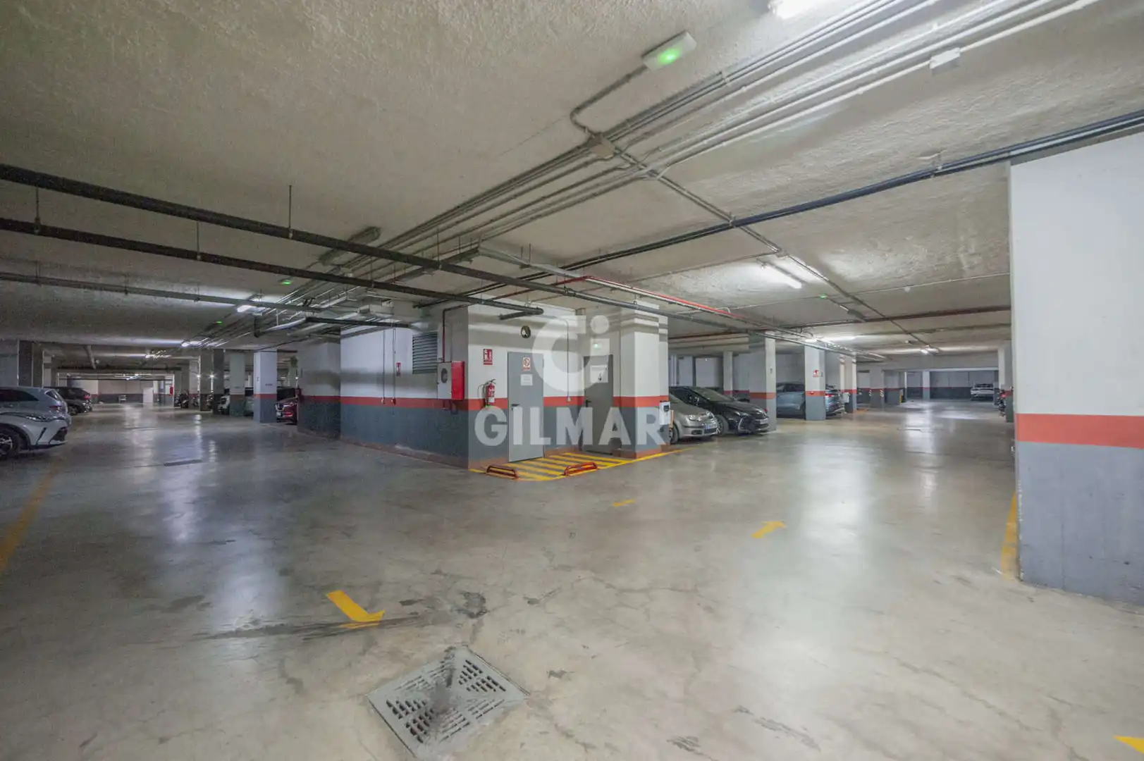 Parking de Piso en venta en Sevilla con Calefacción, Jardín privado y Trastero